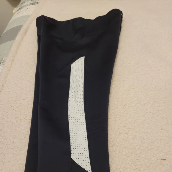 ZYIA - Picture 2 of 3